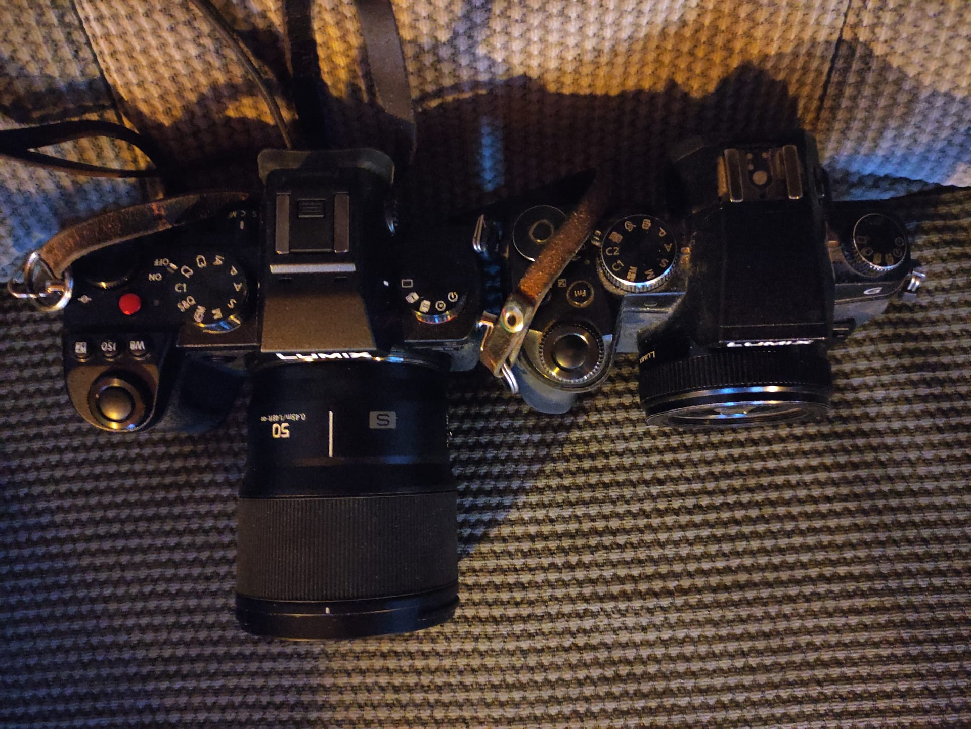 S5 on the left with the 50/1.8, G85 on the right with the 20/1.7